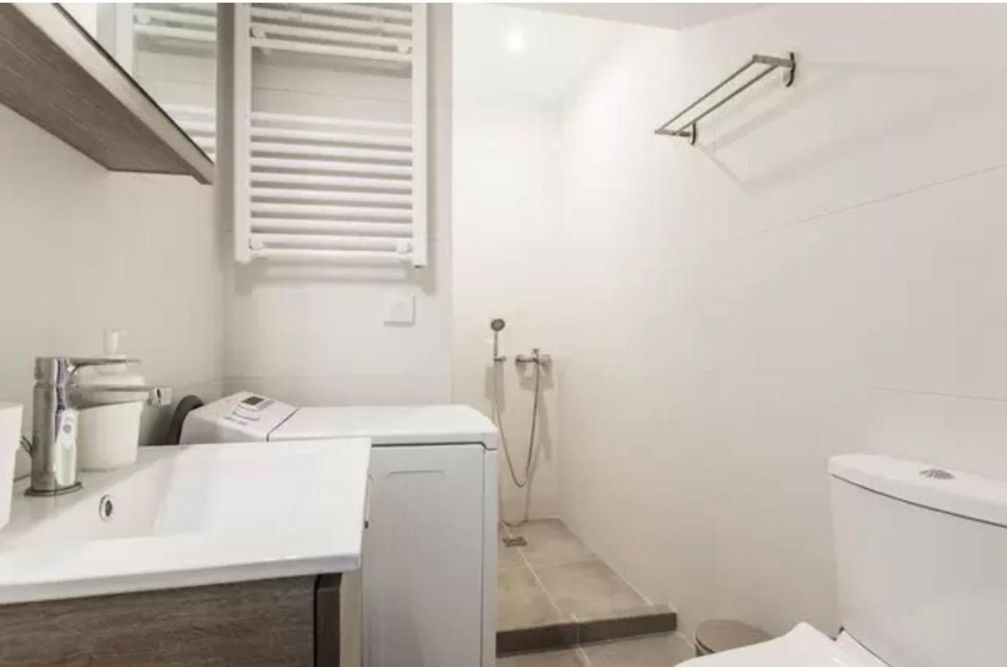Colorful Apartment In Athena Bagian luar foto